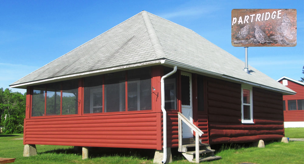 Partridge two bedroom lake front cabin with a queen bed, double bed, and twin bed